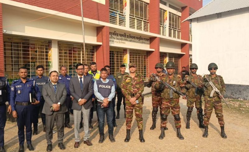 সালথায় যৌথবাহিনীর নির্বাচনী মহড়া – ভোটারদের মাঝে স্বস্তি ফিরেছে