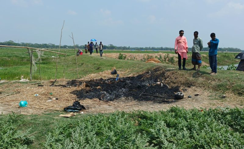 ‎তালতলীতে তরমুজ চাষিকে আগুনে পুড়িয়ে হত্যা চেষ্টা
