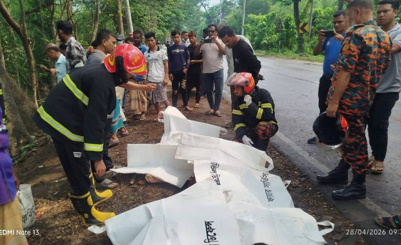 লোহাগাড়া মর্মান্তিক সড়ক দুর্ঘটনায় মাইক্রোবাস খাদে পড়ে ২ বৌদ্ধ ভান্তেসহ তিন জন নিহত হয়েছে