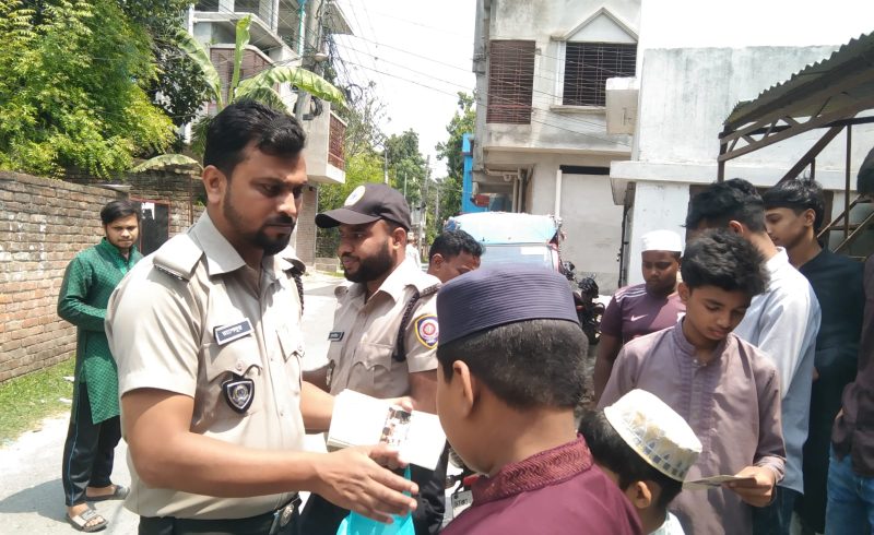 চাঁপাইনবাবগঞ্জে মাদকবিরোধী সচেতনতায় ডিএনসি’র লিফলেট বিতরণ