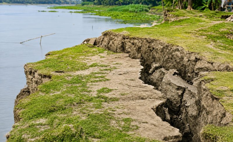 বরগুনার তালতলীতে বন্যা নিয়ন্ত্রণ বাঁধে ভয়াবহ ফাটল, ঝুঁকিতে ২৫ হাজার মানুষের জনপদ