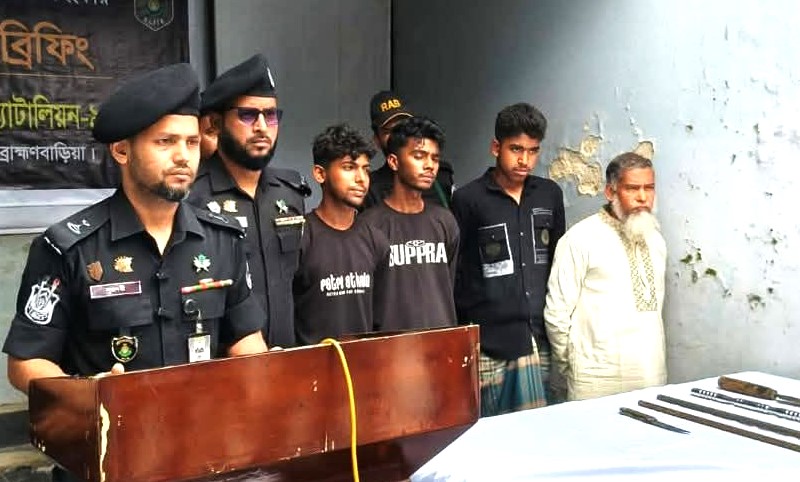 নবীনগরে র‍্যাবের উপর হামলা-কান ধরানোর ঘটনায় নারীসহ ৫জন গ্রেফতার
