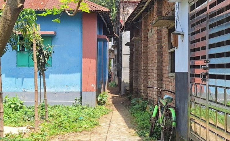 সান্তাহারে ১৮ বছরেও হয়নি রাস্তার সংস্কার, মানবেতর জীবন এলাকাবাসীর