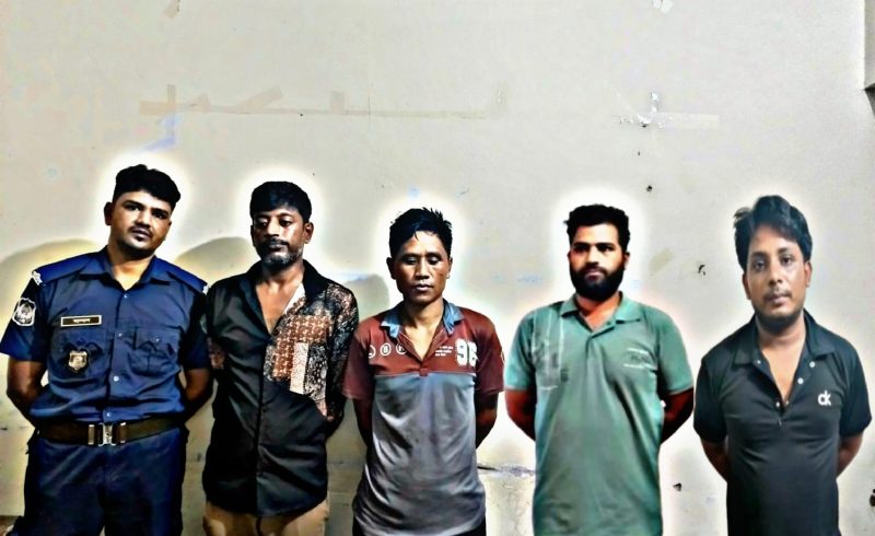 রাঙ্গামাটিতে পুলিশের বিশেষ অভিযান: শীর্ষ সন্ত্রাসী ও মাদক সম্রাট দিপুসহ গ্রেফতার ৪