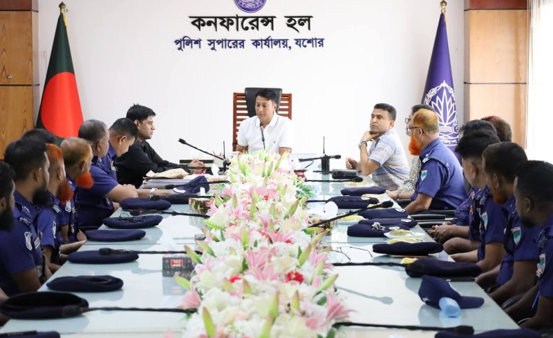 যশোরে টিআরসি নিয়োগের লিখিত পরীক্ষা উপলক্ষে ইনভিজিলেটরদের ব্রিফিং