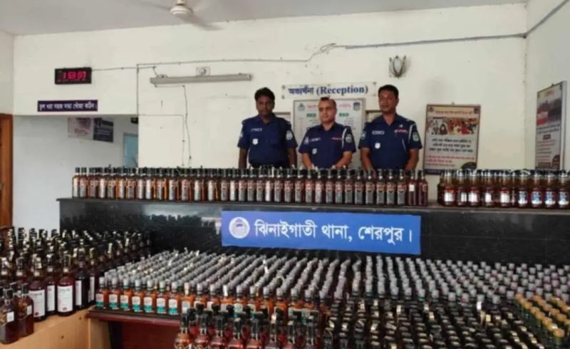 ঝিনাইগাতীতে পরিত্যক্ত অবস্থায় বিপুল পরিমাণ ভারতীয় মদ উদ্ধার করেছে পুলিশ 