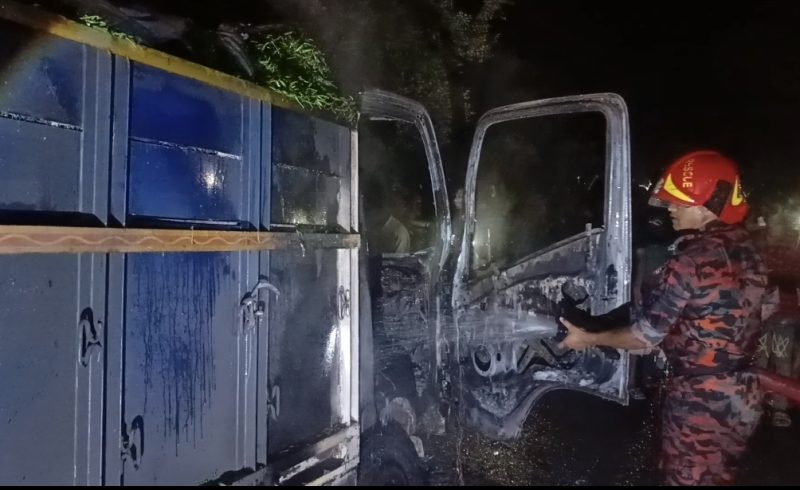 পার্বতীপুরে ট্রাক-মোটরসাইকেল মুখোমুখি সংঘর্ষে নিহত ১, বিক্ষুব্ধ জনতার ট্রাকে অগ্নিসংযোগ