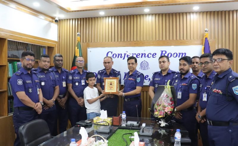 গাইবান্ধায় এএসপি রশিদুল বারীর বদলিজনিত বিদায় সংবর্ধনা